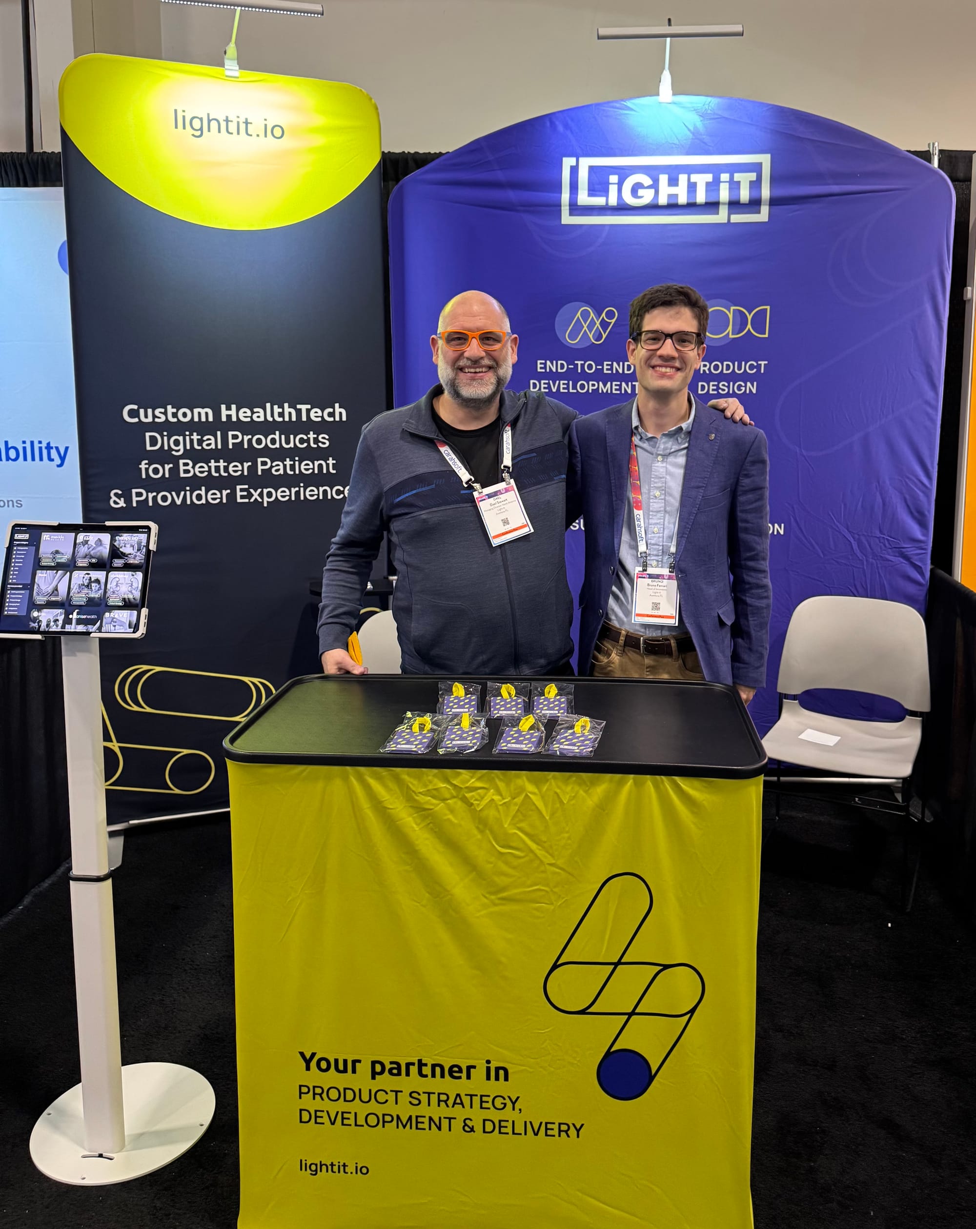 Light-it's Team at their booth